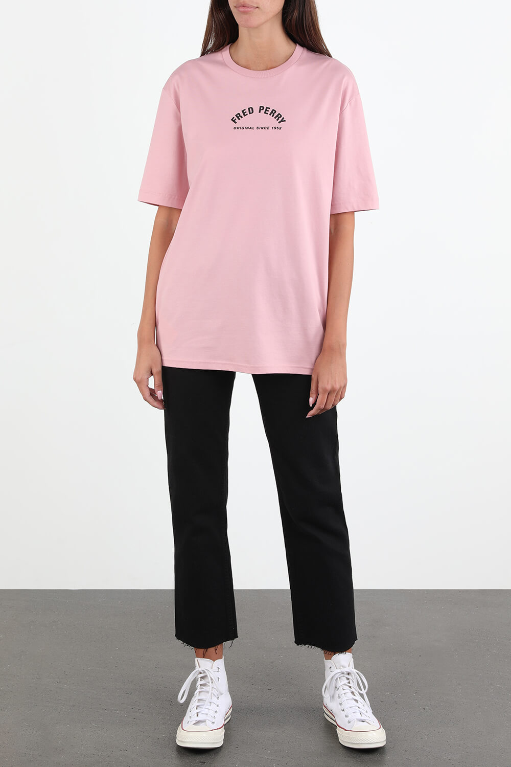 חולצת לוגו בצבע ורוד